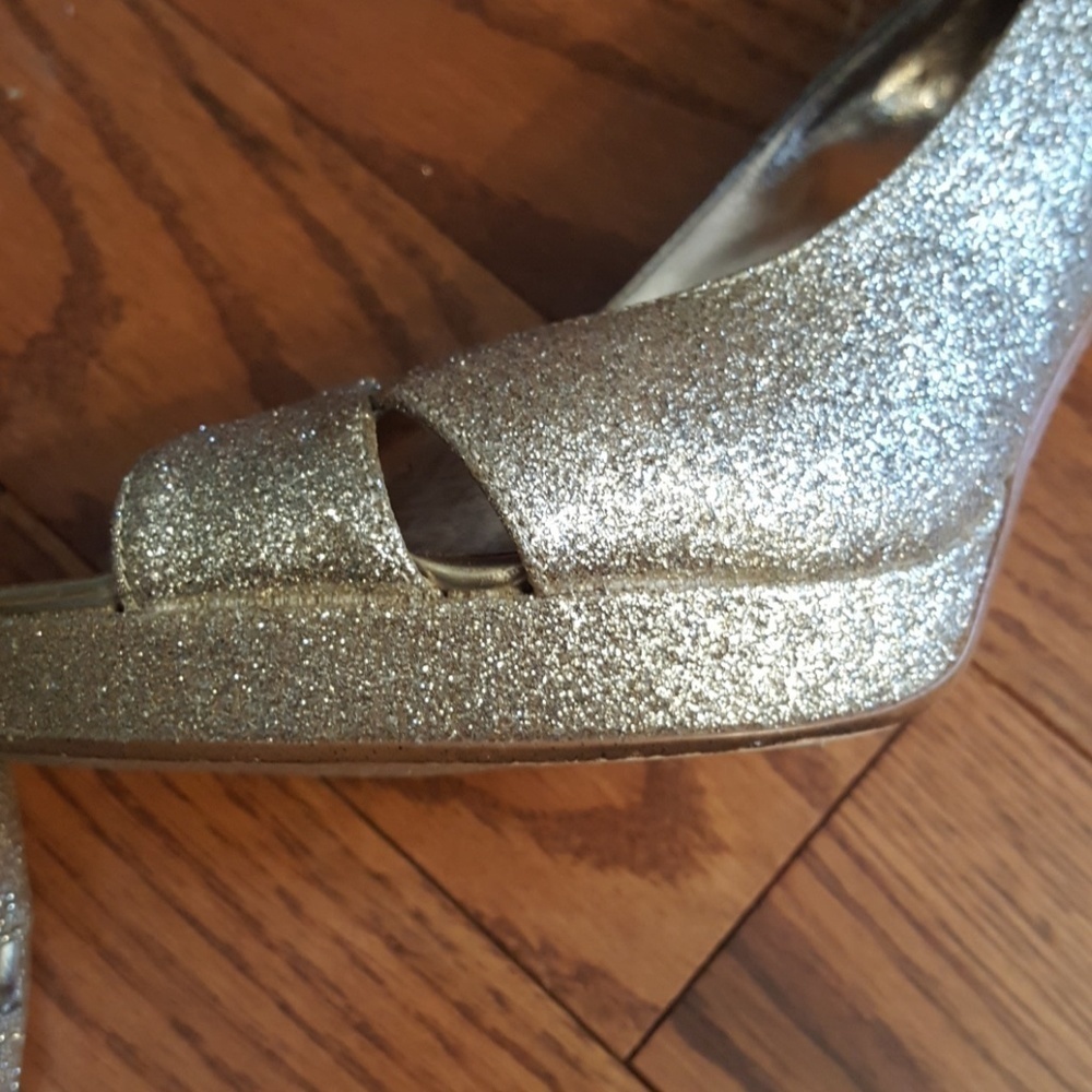GOLD Alfani heels. - Picture 7 of 7